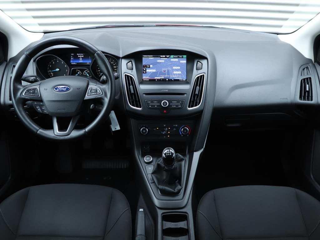 Ford Focus Wagon 1.0 EcoBoost Trend Edition *Nieuwe D-riem*Navigatie*Parkeersens.*Trekhaak* 48304962-2.jpg | Autodeka.nl