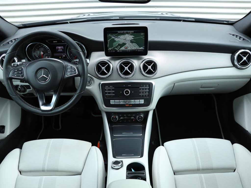 Mercedes-Benz GLA 180 Activity Edition Automaat *Navigatie*Sportstoelen* 49937460-2.jpg | Autodeka.nl