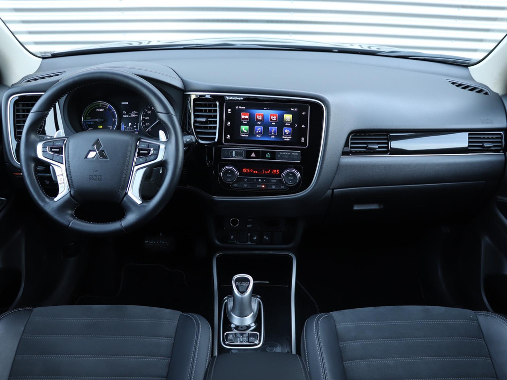 Mitsubishi Outlander 2.4 PHEV Intense+ *1e Eigenaar*Schuifdak*Trekhaak* 50117940-2.jpg | Autodeka.nl