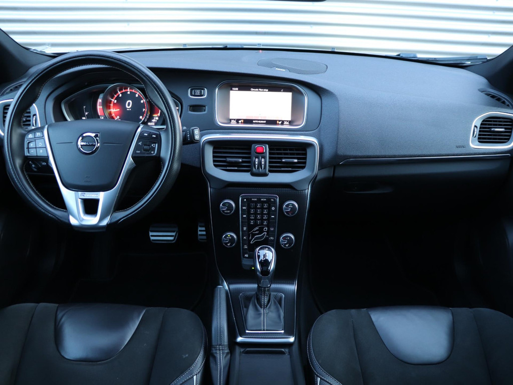 Volvo V40 1.5 T3 Polar+ Sport R-Design Automaat *Panodak* 50214123-2.jpg | Autodeka.nl