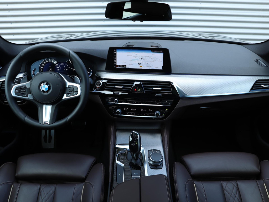BMW 5 Serie Touring 520i M-Sport High Executive *Panodak*Nappaleder* 50324986-2.jpg | Autodeka.nl