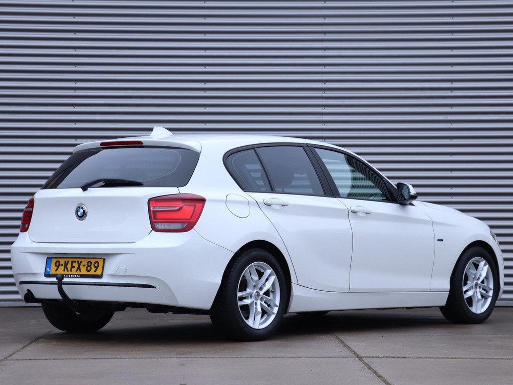 BMW 1 Serie 114i Business Sport *Navigatie*Trekhaak* 50902258-1.jpg | Autodeka.nl