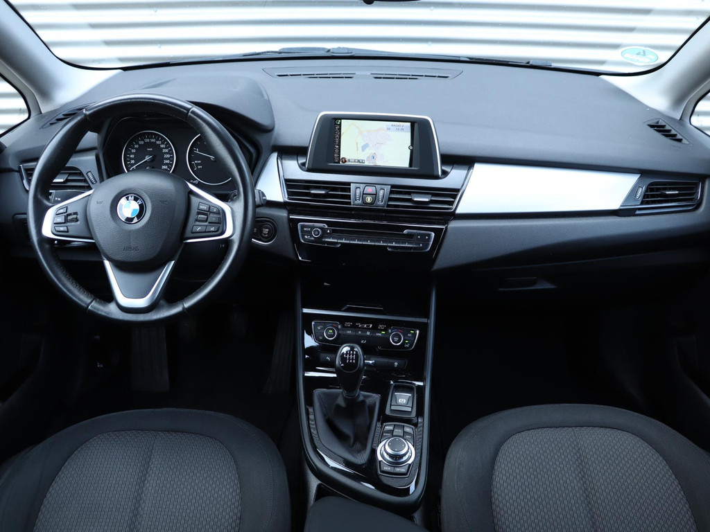 BMW 2 Serie Active Tourer 218d Executive *Navigatie*Parkeersens.* 51158537-2.jpg | Autodeka.nl