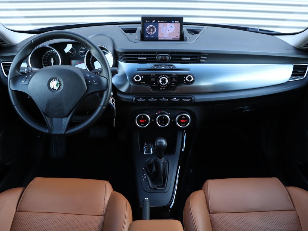 Alfa Romeo Giulietta 1.4 T Distinctive Automaat *Leder*Navigatie*Stoelverw.* 51977531-2.jpg | Autodeka.nl