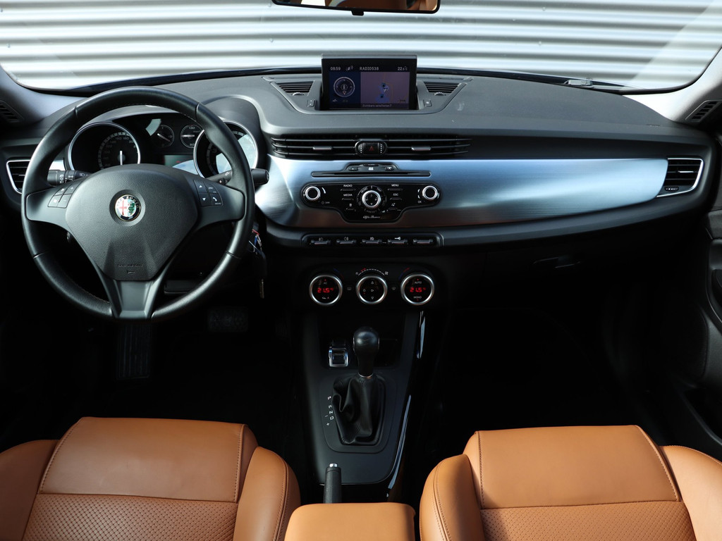 Alfa Romeo Giulietta 1.4 T Distinctive Automaat *Leder*Navigatie*Stoelverw.* 51977531-2.jpg | Autodeka.nl