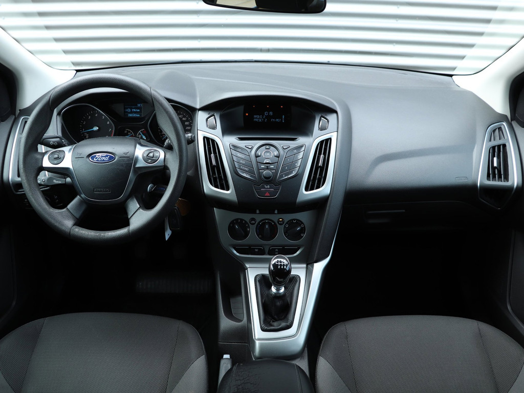 Ford Focus Wagon 1.0 EcoBoost Trend *Parkeersens.*Trekhaak* 52531354-2.jpg | Autodeka.nl