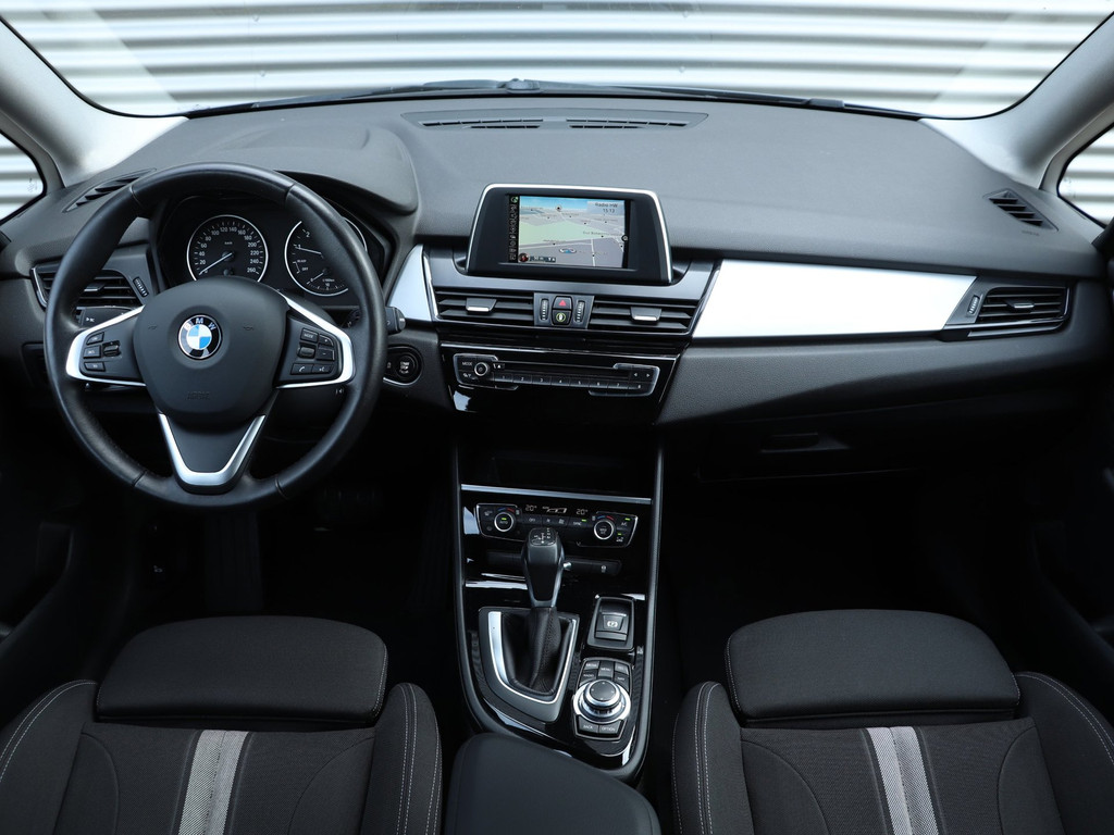 BMW 2 Serie Gran Tourer 218i Centennial Executive 7 PERS. Automaat *Navigatie* 52731472-2.jpg | Autodeka.nl