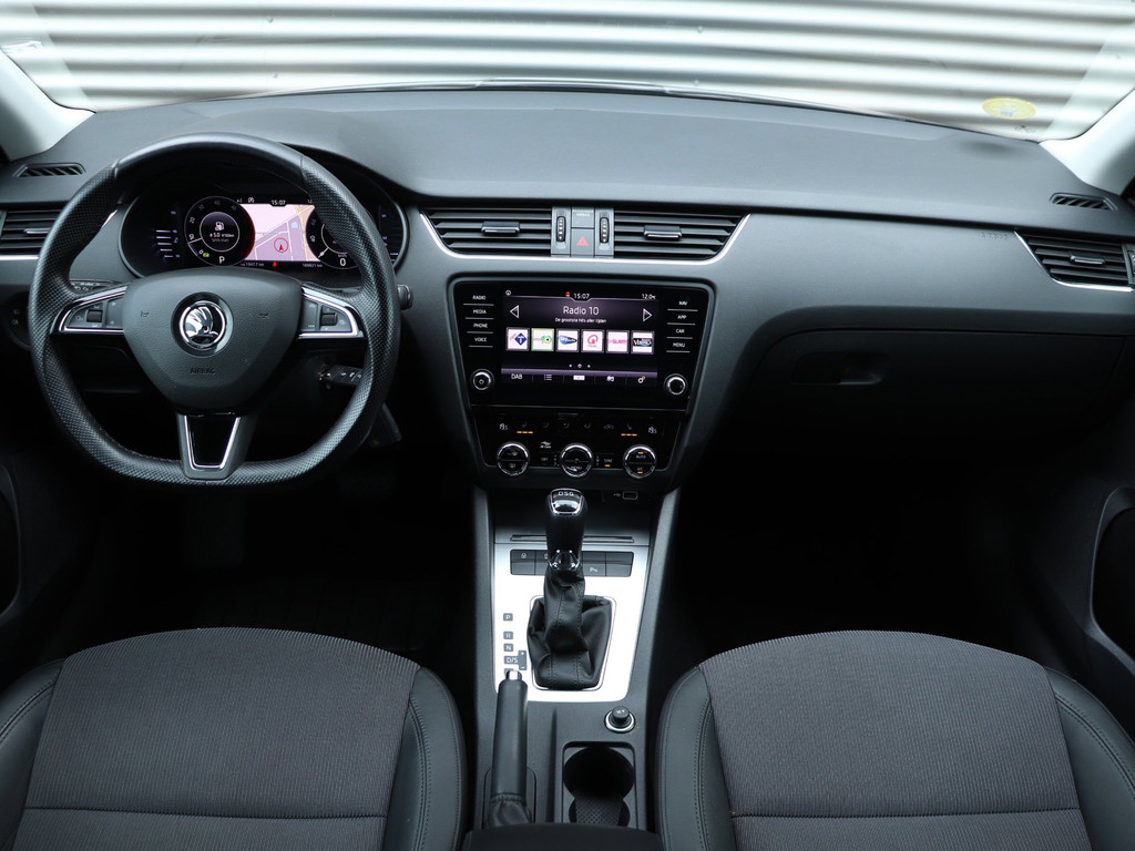 Škoda Octavia Combi 1.6 TDI Greentech Clever Edition Automaat *Virtual cockpit* 52932890-2.jpg | Autodeka.nl