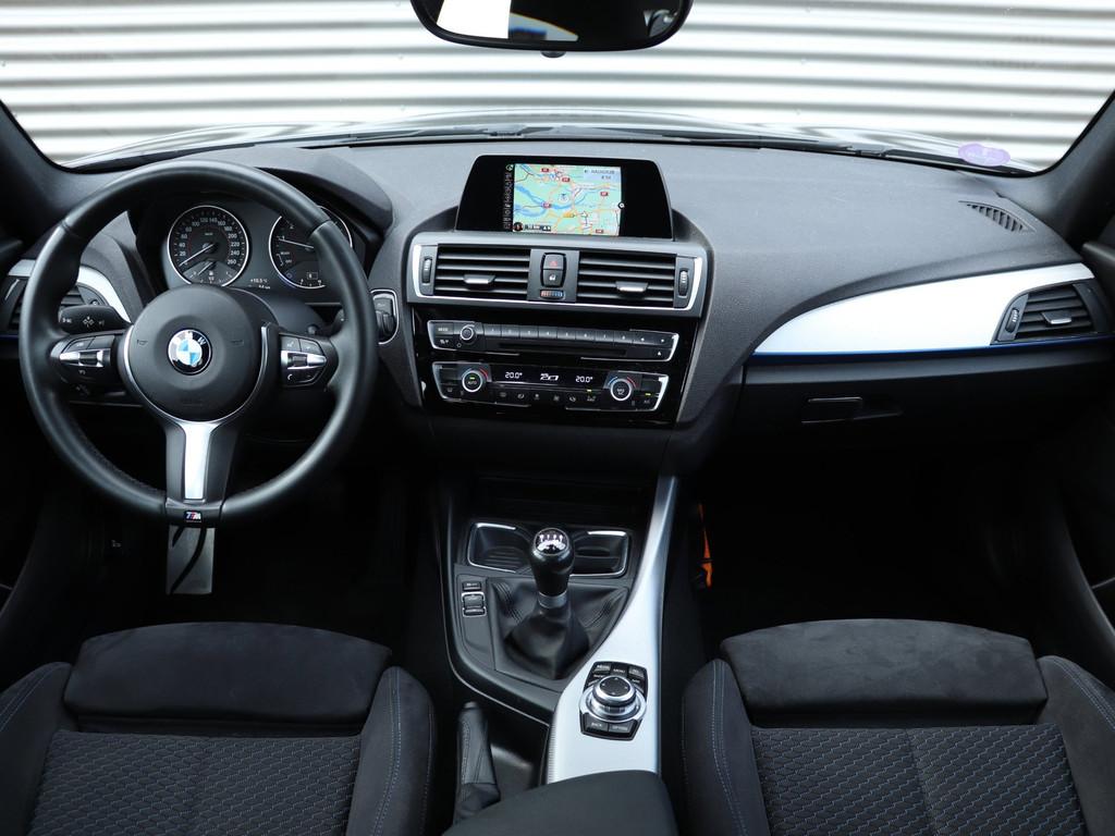 BMW 1 Serie 118i M-Sport Centennial Executive *Navigatie*Parkeersens.* 53037411-2.jpg | Autodeka.nl