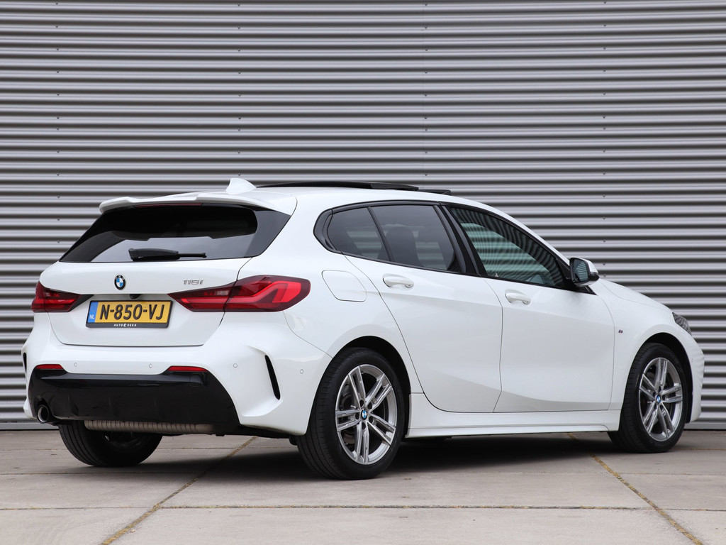 BMW 1 Serie 118i M-Sport Automaat *Panodak*Kuipstoelen* 53272953-1.jpg | Autodeka.nl