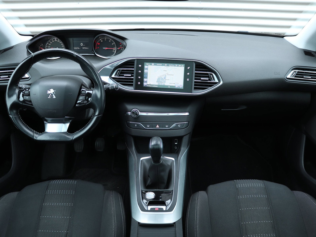 Peugeot 308 SW 1.2 PureTech Allure *Panodak*Keyless*Trekhaak* 54042401-2.jpg | Autodeka.nl