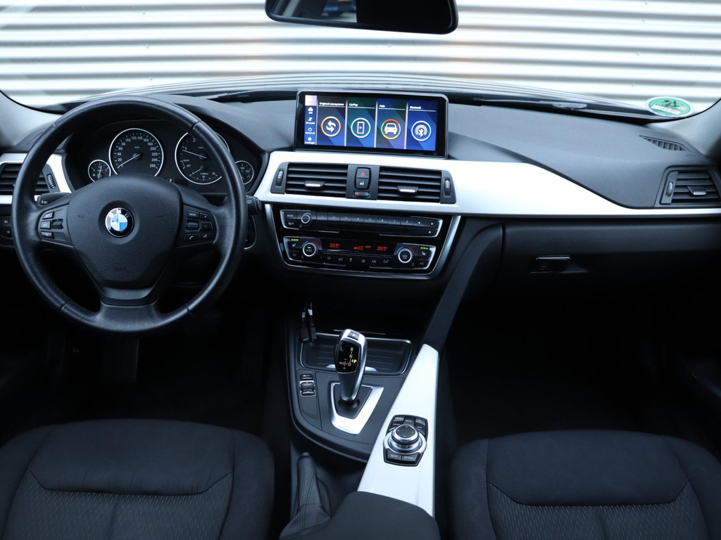 BMW 3 Serie Touring 318d Business Automaat *Navigatie*Stoelverw.*Parkeersens.* 54273674-2.jpg | Autodeka.nl