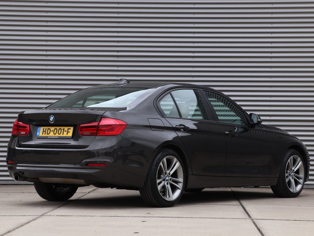 BMW 3 Serie 318i Essential Automaat *Dealeronderh.*Leder*Navigatie* 55348484-1.jpg | Autodeka.nl