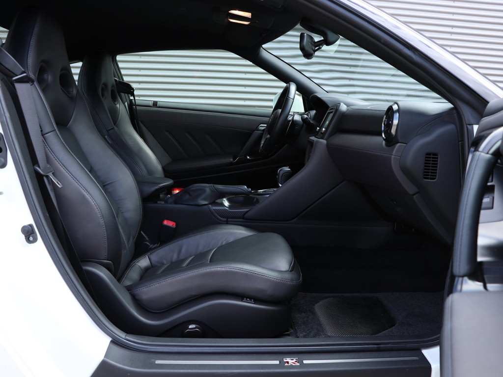 Nissan GT-R 3.8 V6 B.R.M. Edition 1/25 55359138-2.jpg | Autodeka.nl